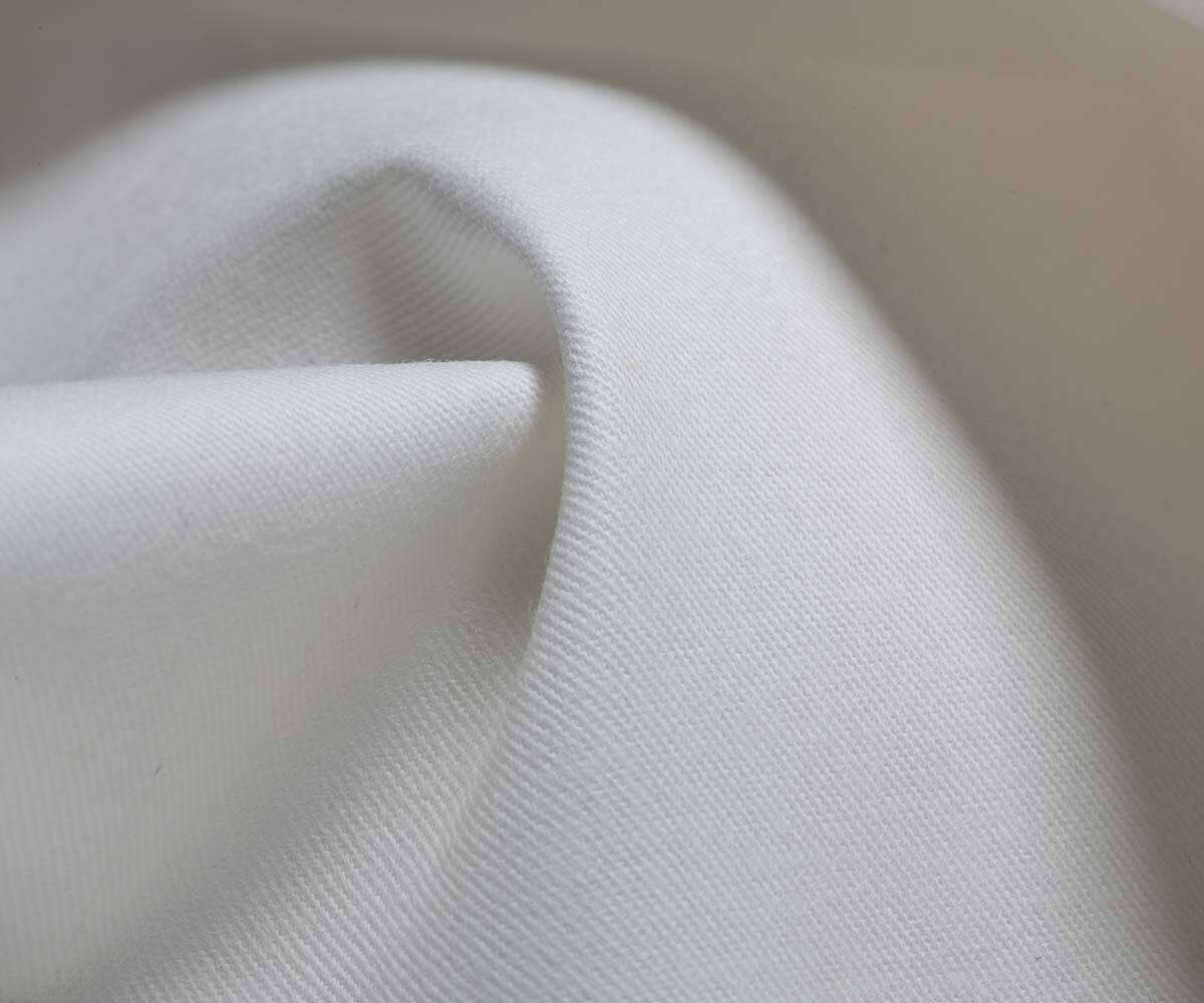 Foster: certified downproof fabric in polyester-cotton blend