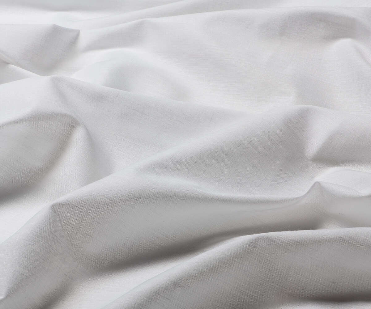 Loren: balanced polyester-cotton technical fabric